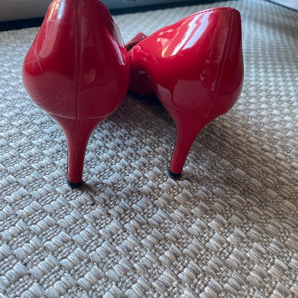 Red pointed toe heels - Picture 3 of 5